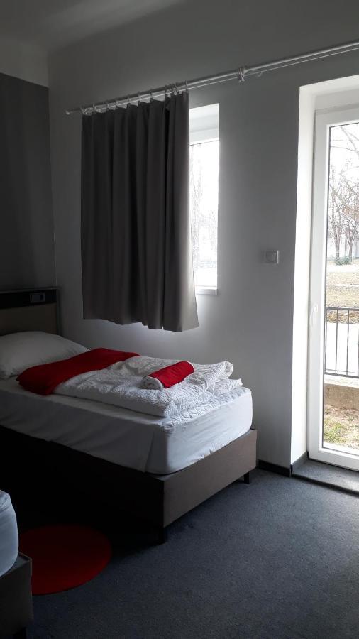 No Stress Panzio-Pizzeria-Sporttabor Bed & Breakfast Harkány Dış mekan fotoğraf
