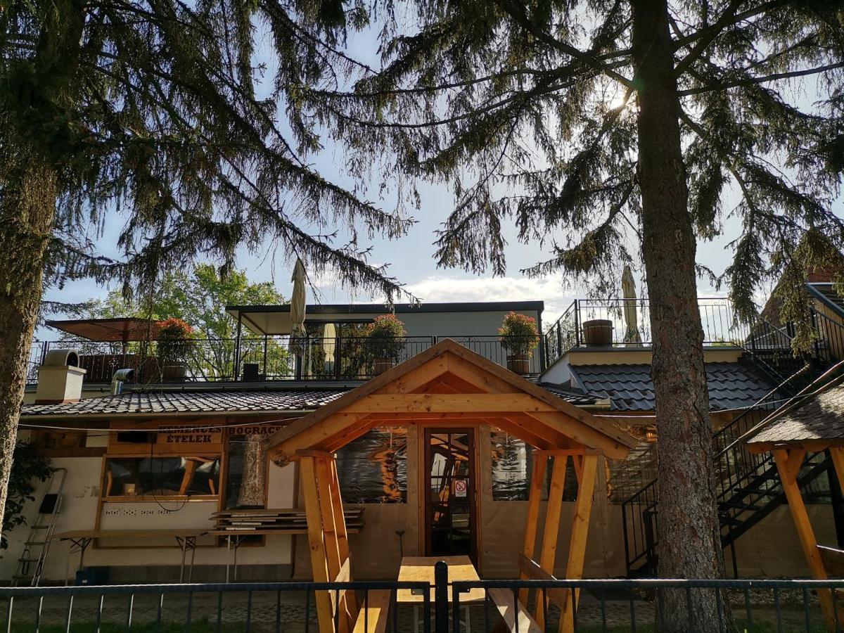 No Stress Panzio-Pizzeria-Sporttabor Bed & Breakfast Harkány Dış mekan fotoğraf